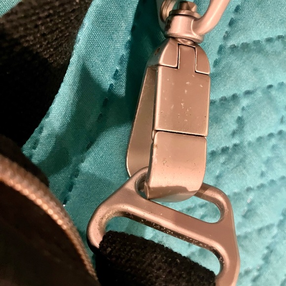 Lesportsac Black Floral Crossbody Bag; Some Corrosion on Metal Clasps - Picture 7 of 7